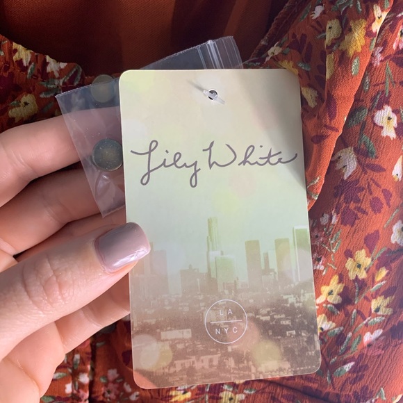 Lily White Floral Blouse - Picture 5 of 10